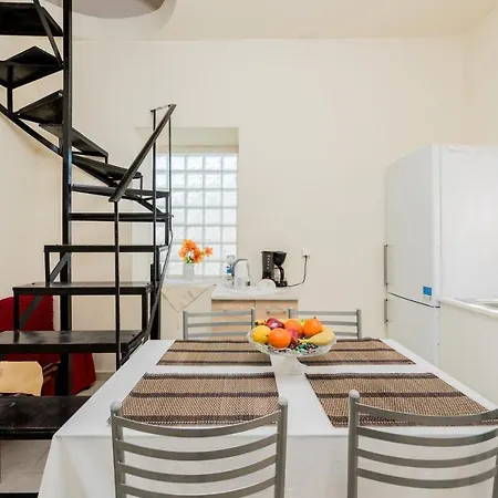 Semesterbostad Dina House *