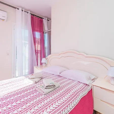 Dina House Semesterbostad